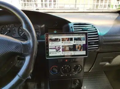 L’autoradio avec écran rétractable
