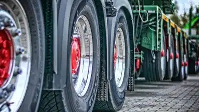 Dépannage de pneus de camion : qui appeler ?