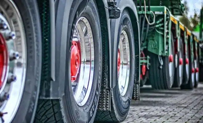 Dépannage de pneus de camion : qui appeler ?